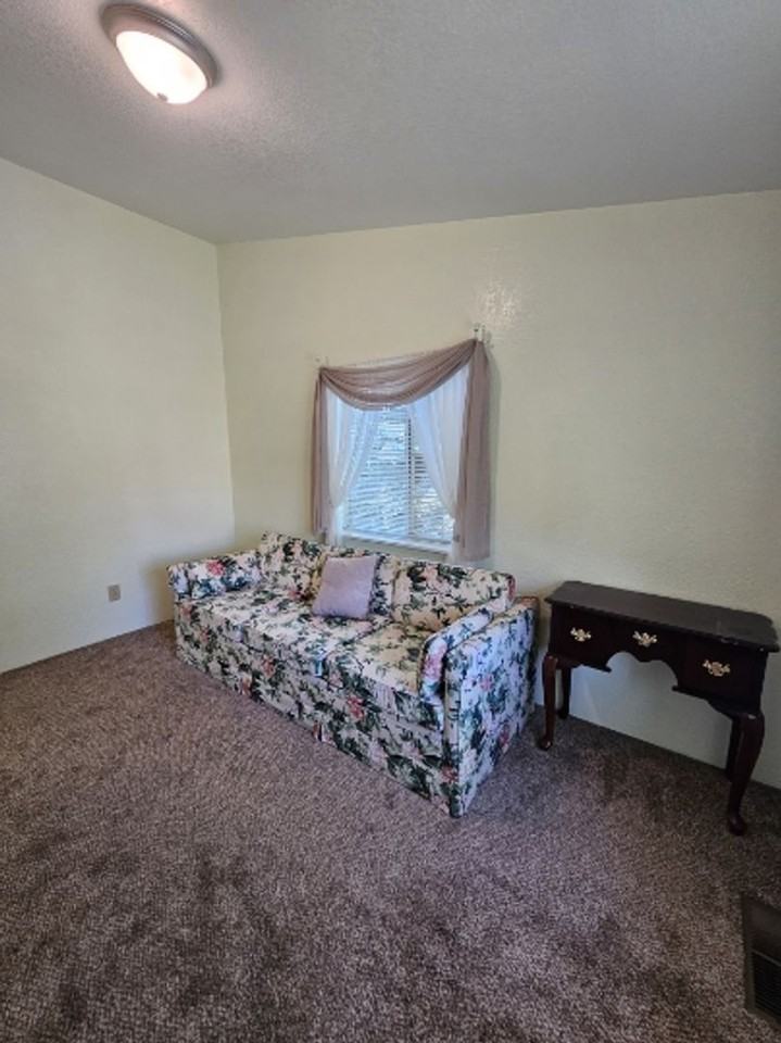 2805 Lowridge Ct - Photo 4 of 13