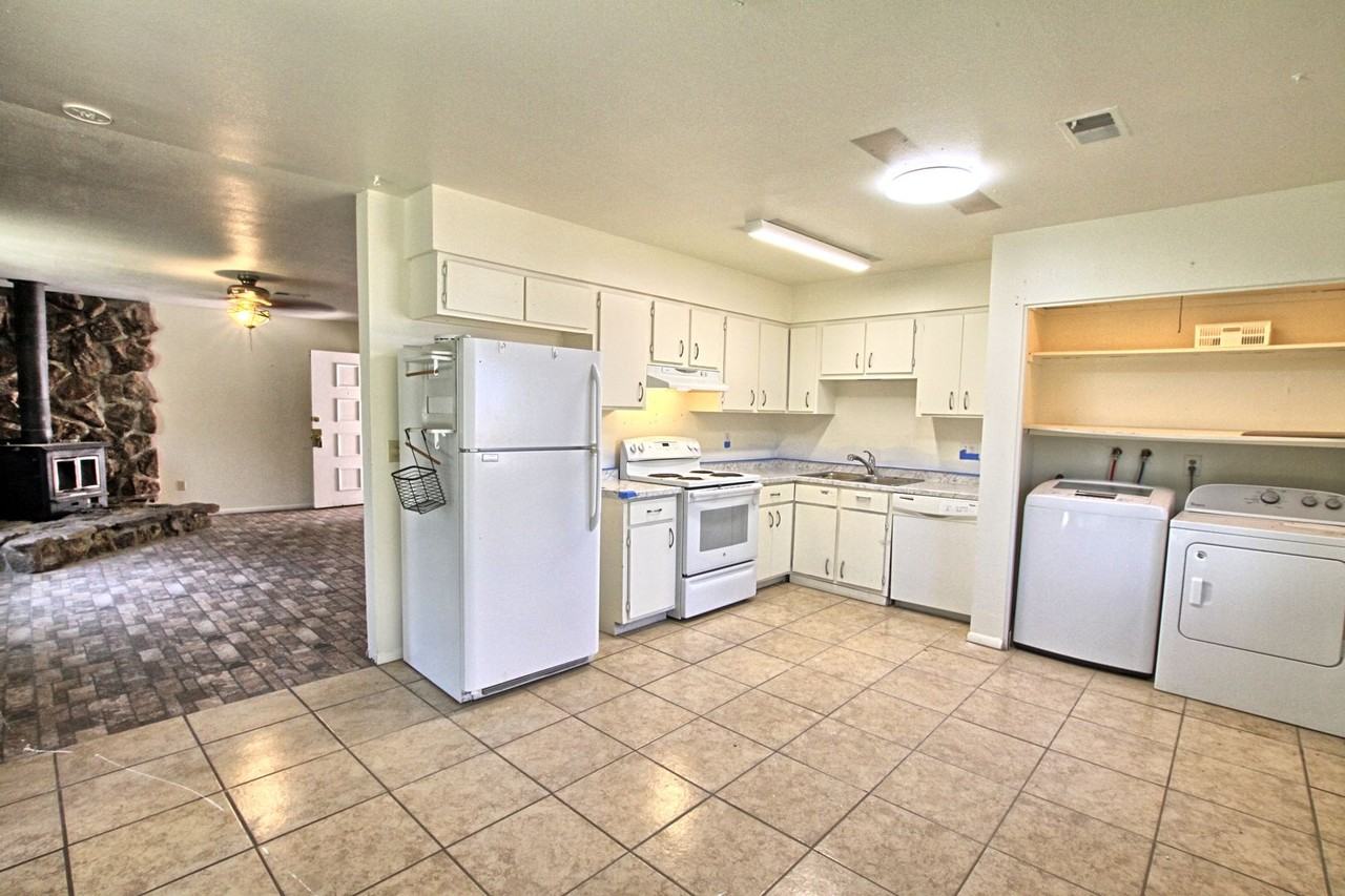 12177 E Hawaii Dr - Photo 3 of 11