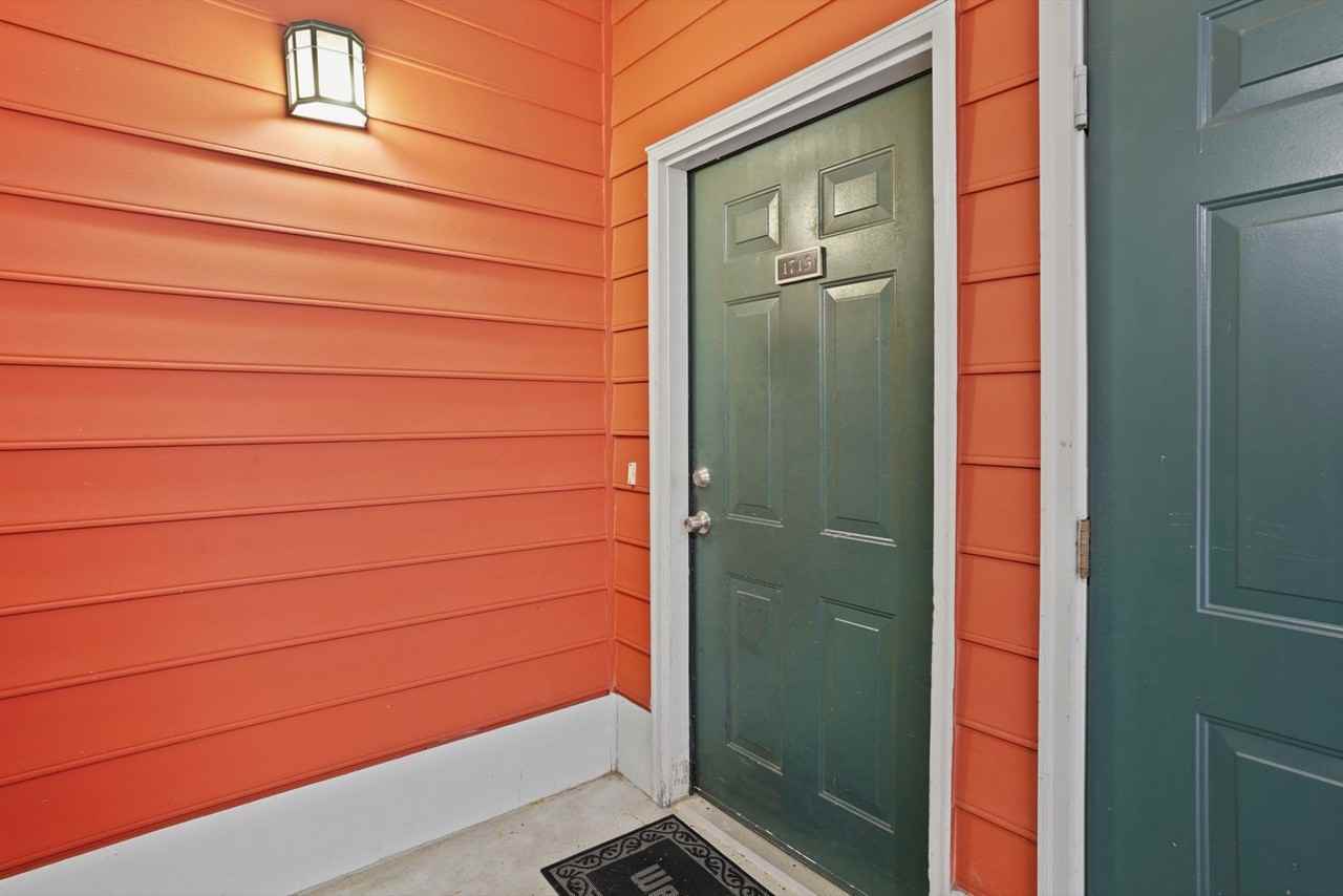 1713 Whitemarsh Way - Photo 2 of 23
