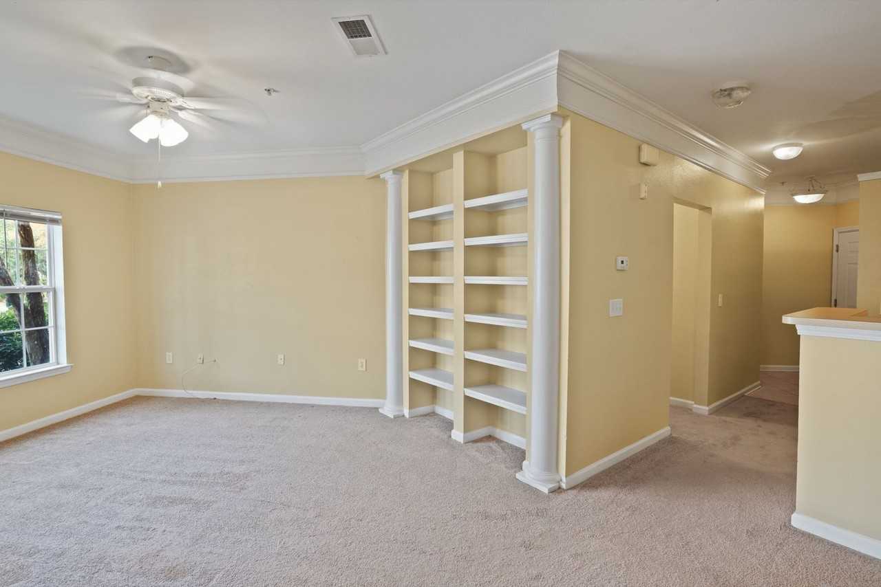 1713 Whitemarsh Way - Photo 5 of 23