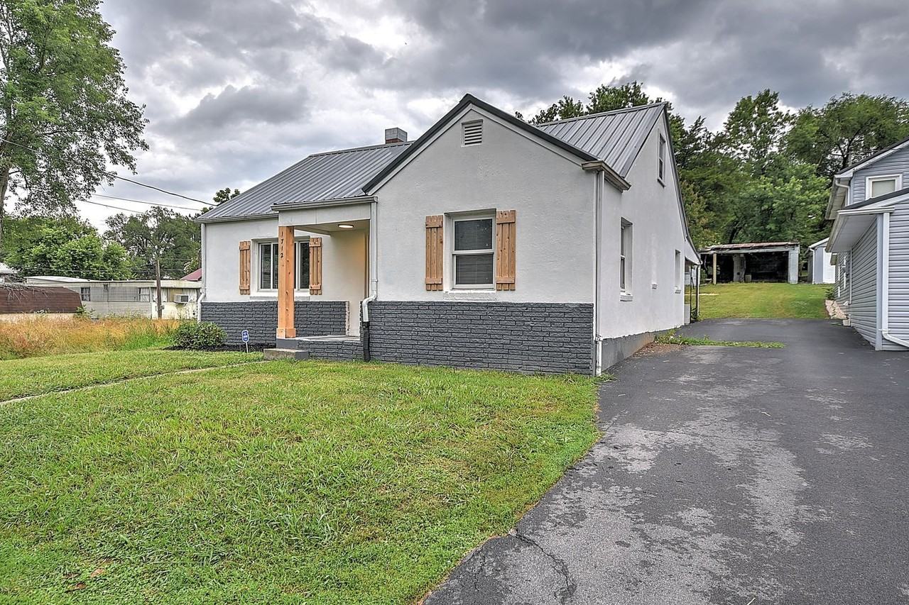 1712 Oaklawn St - Photo 2 of 25