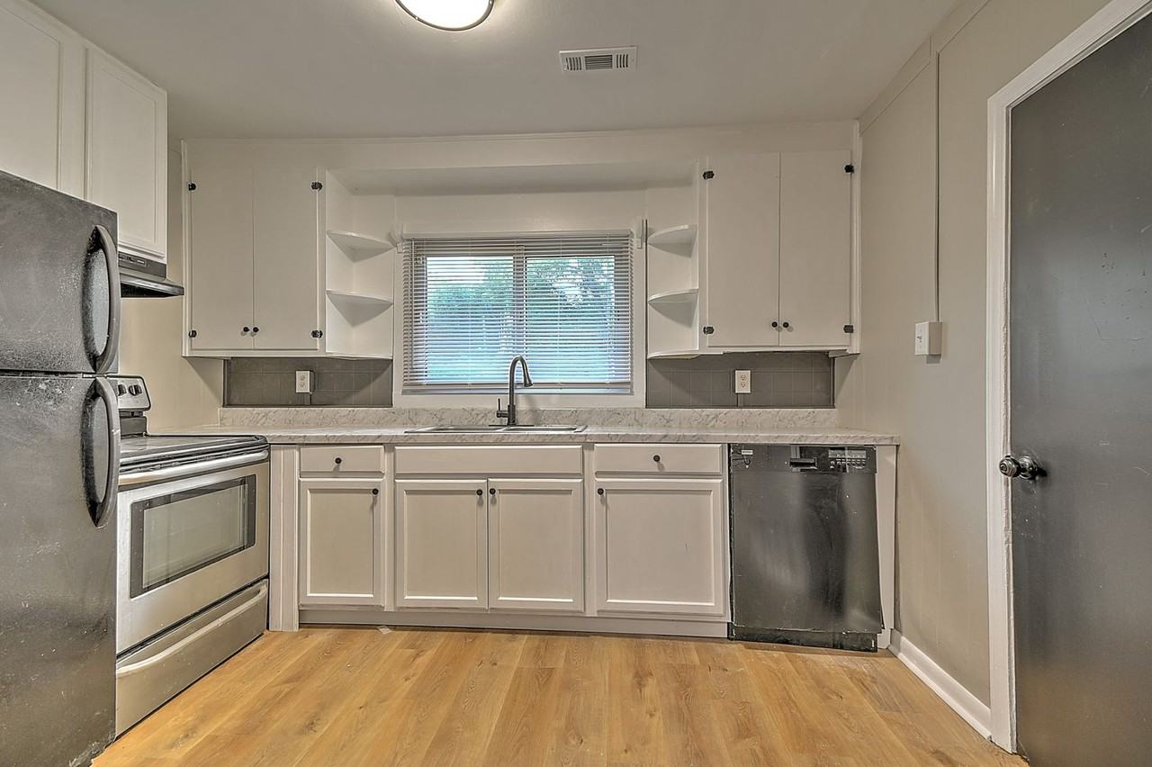 1712 Oaklawn St - Photo 4 of 25