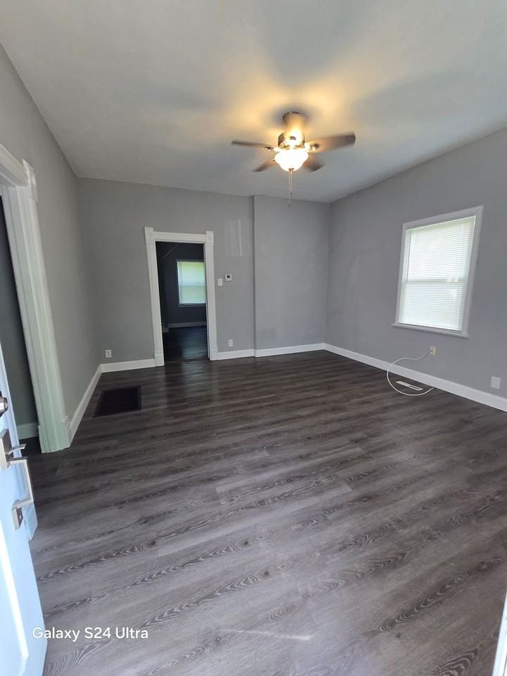 404 S 23rd St - Photo 3 of 15