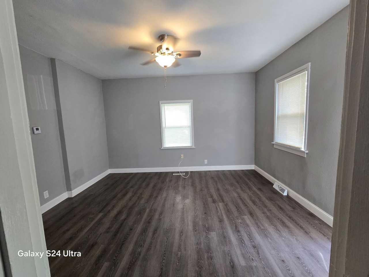 404 S 23rd St - Photo 4 of 15