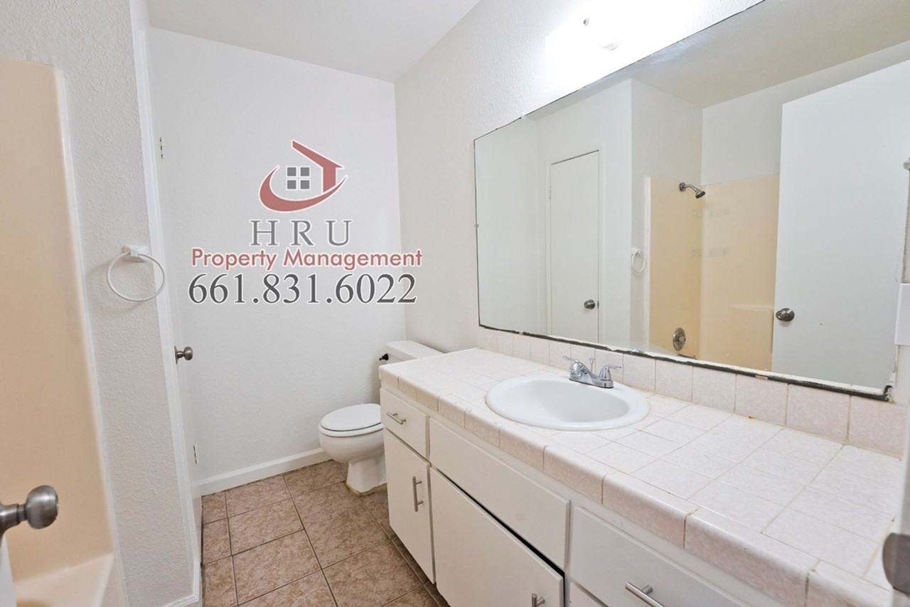 2901 S Chester Ave - Photo 3 of 16