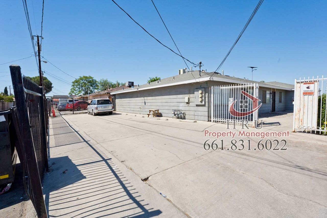 2901 S Chester Ave - Photo 4 of 16