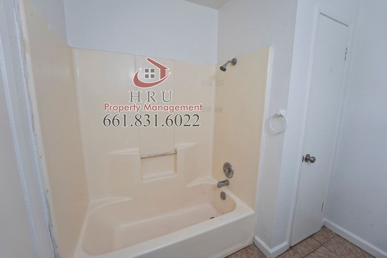 2901 S Chester Ave - Photo 6 of 16