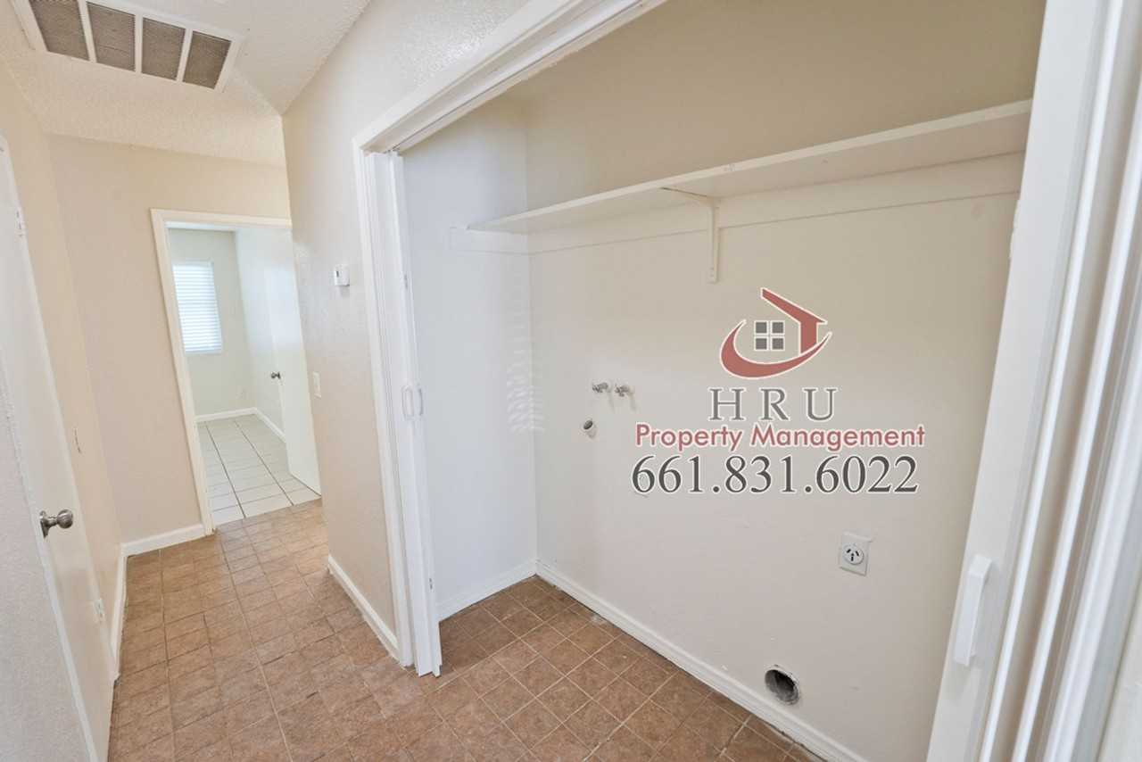 2901 S Chester Ave - Photo 7 of 16