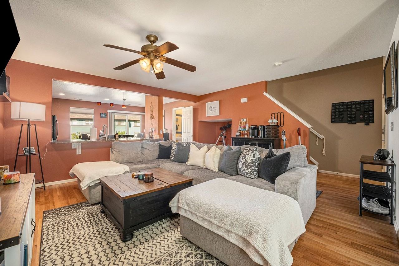 348 Smith Cir - Photo 2 of 22