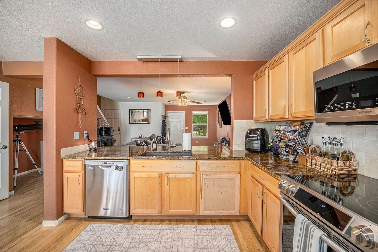 348 Smith Cir - Photo 5 of 22