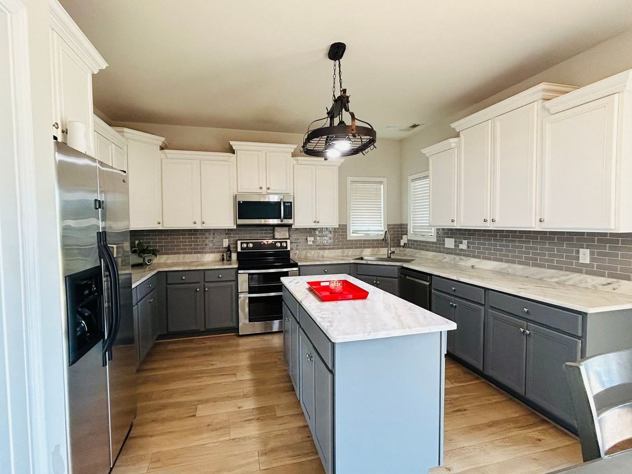 3504 Castlefield Ln - Photo 4 of 11