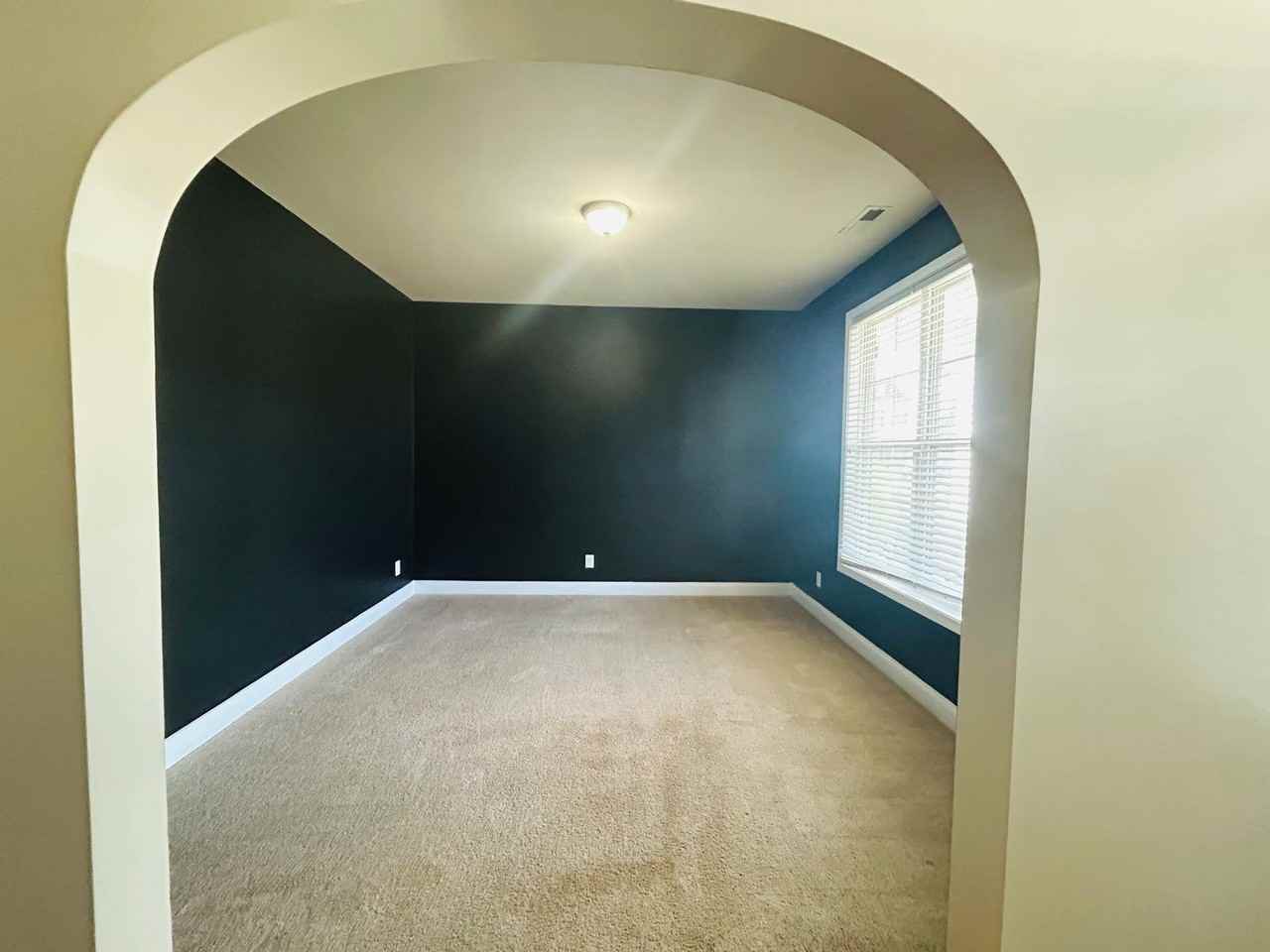 3504 Castlefield Ln - Photo 6 of 11