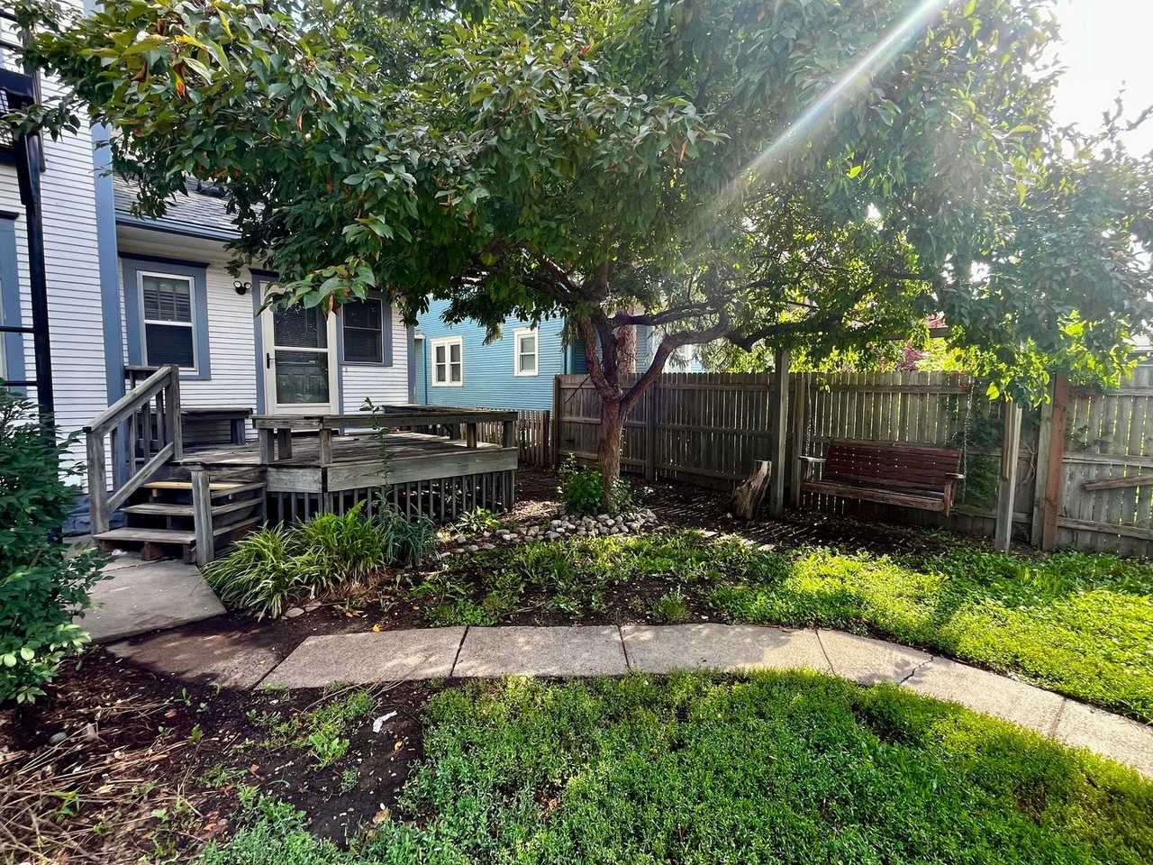 2611 A ST - Photo 3 of 34