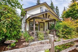 featured image of 1086 Village Loop