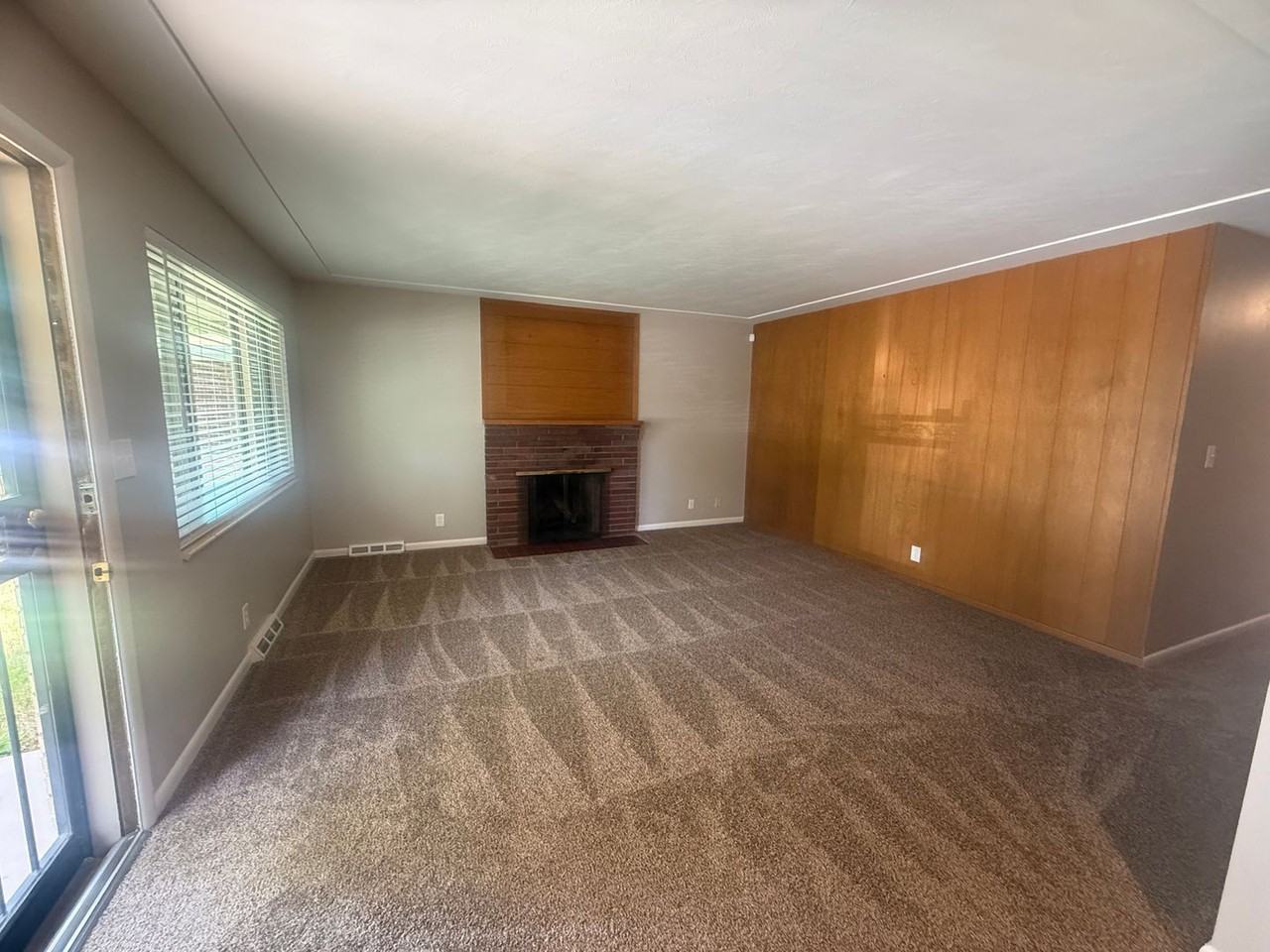 3326 S Ash St - Photo 3 of 33