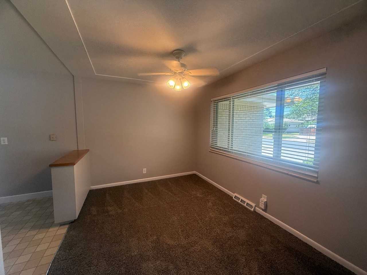 3326 S Ash St - Photo 4 of 33
