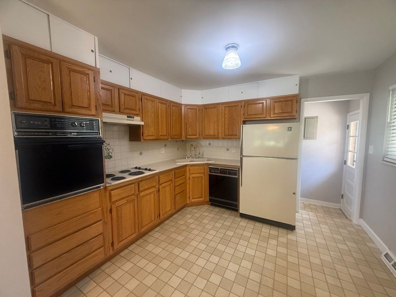 3326 S Ash St - Photo 6 of 33