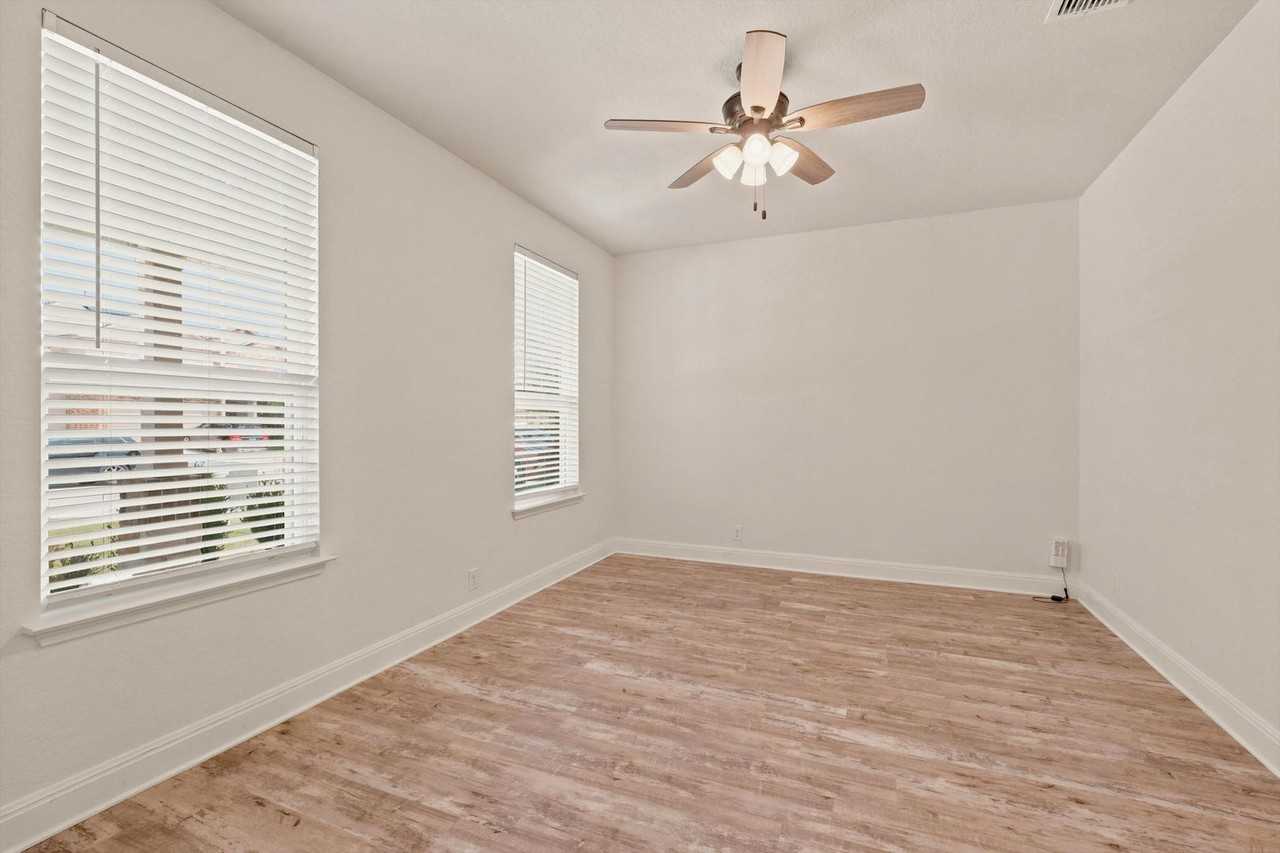 8828 Chavez Path - Photo 3 of 28
