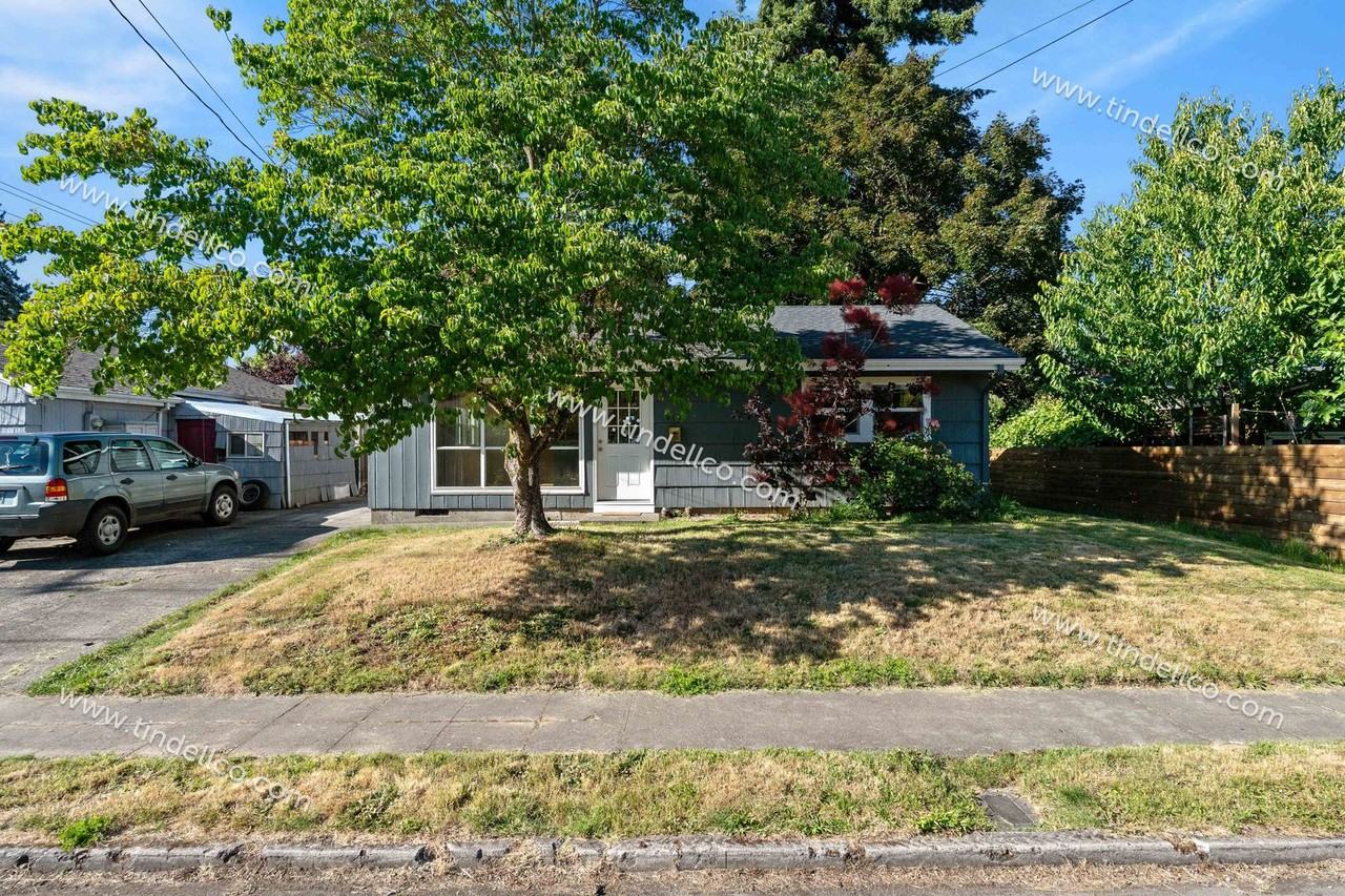 7927 N Olympia St - Photo 2 of 20