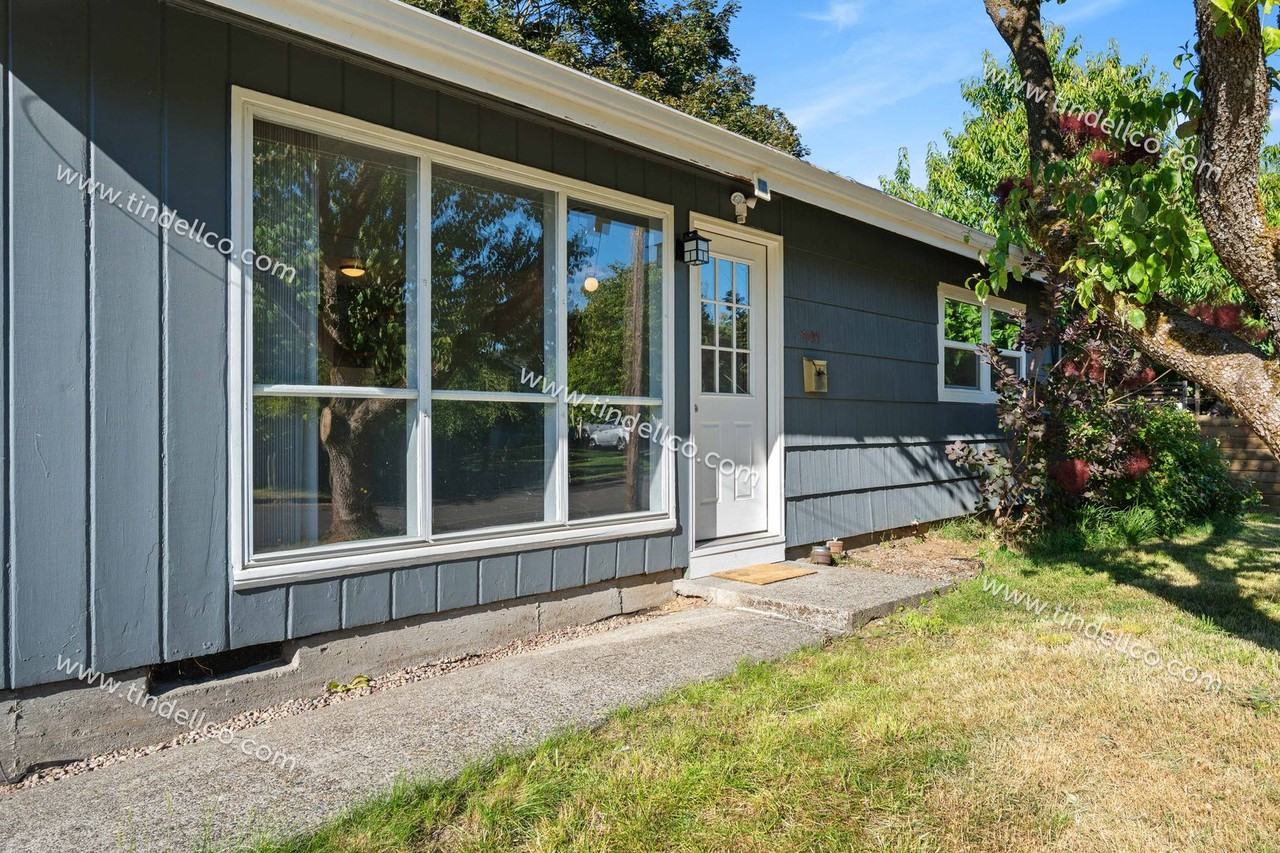 7927 N Olympia St - Photo 3 of 20