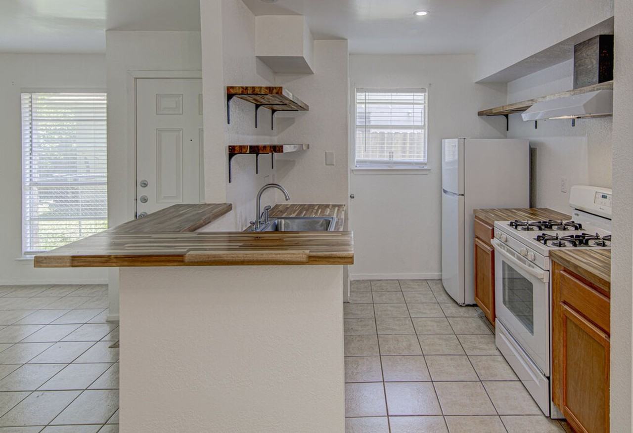805 Sirocco Dr - Photo 3 of 20