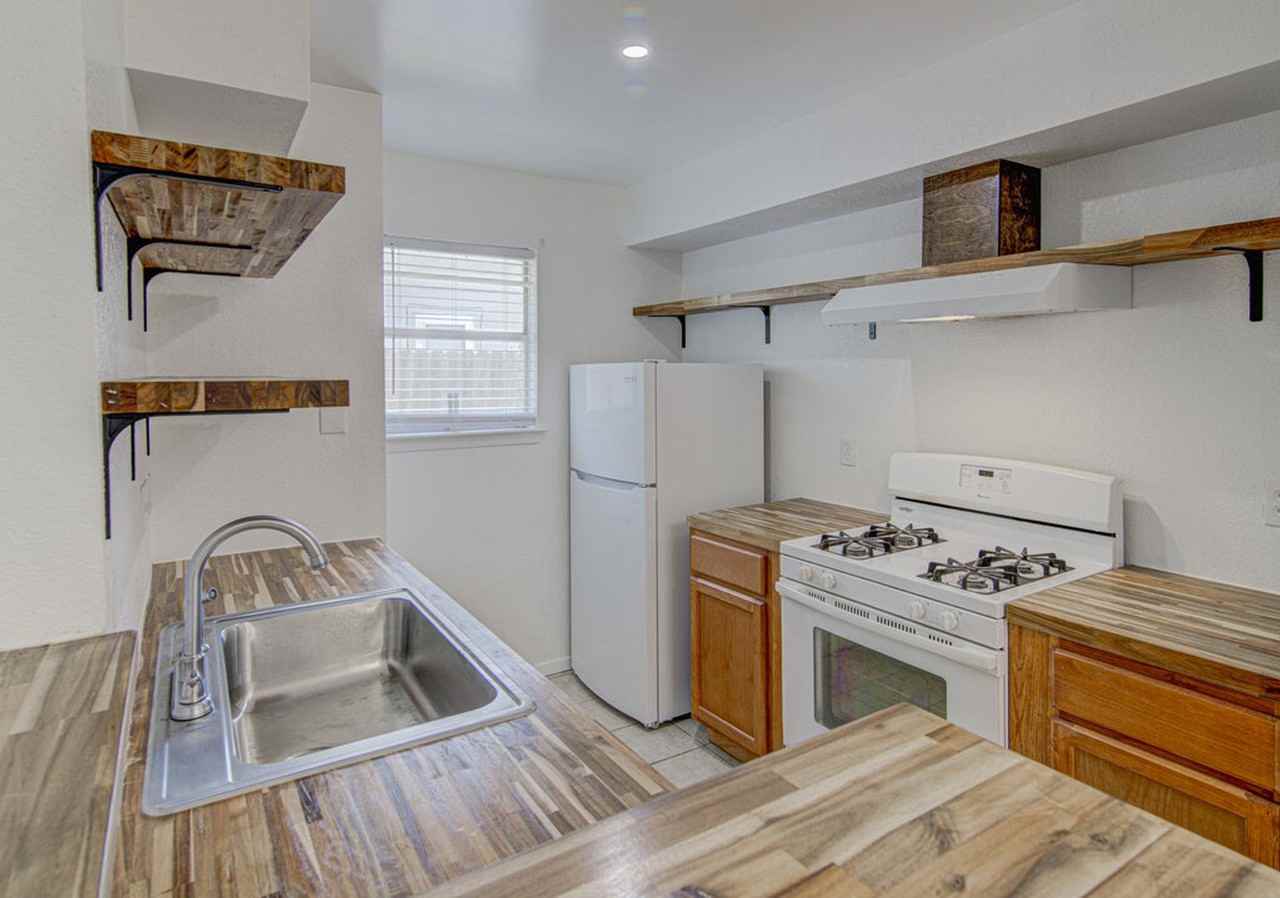 805 Sirocco Dr - Photo 4 of 20