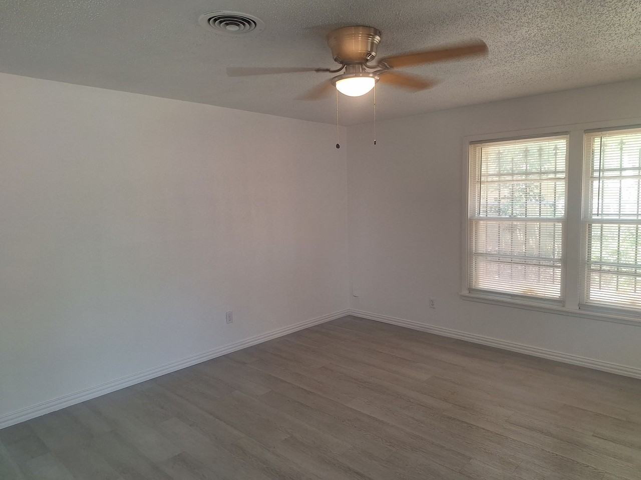 5912 Maceo Ln - Photo 4 of 23