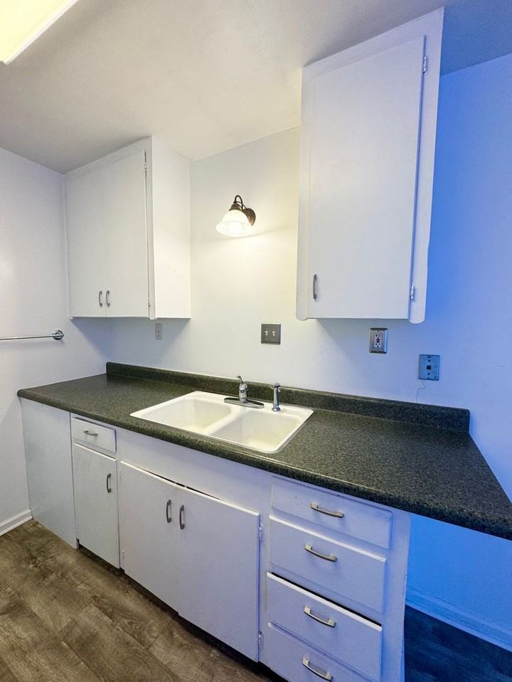 3198 School St - Photo 6 of 9