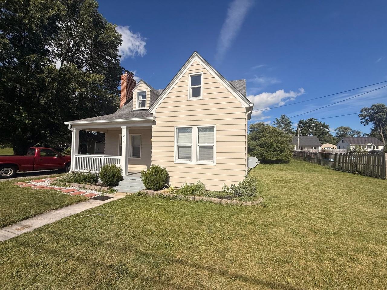 211 Hagan St - Photo 2 of 30