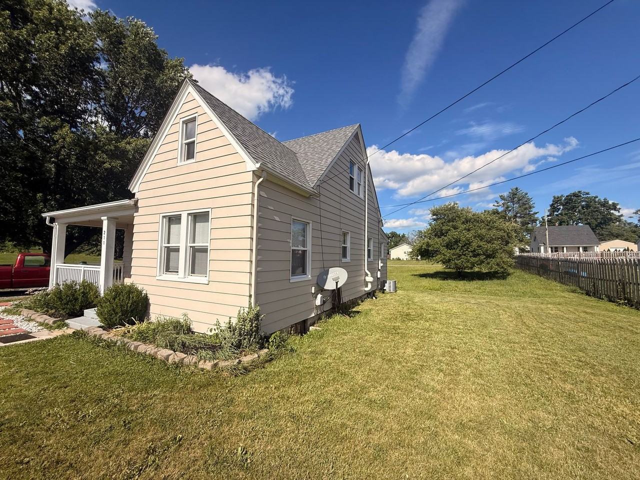 211 Hagan St - Photo 3 of 30