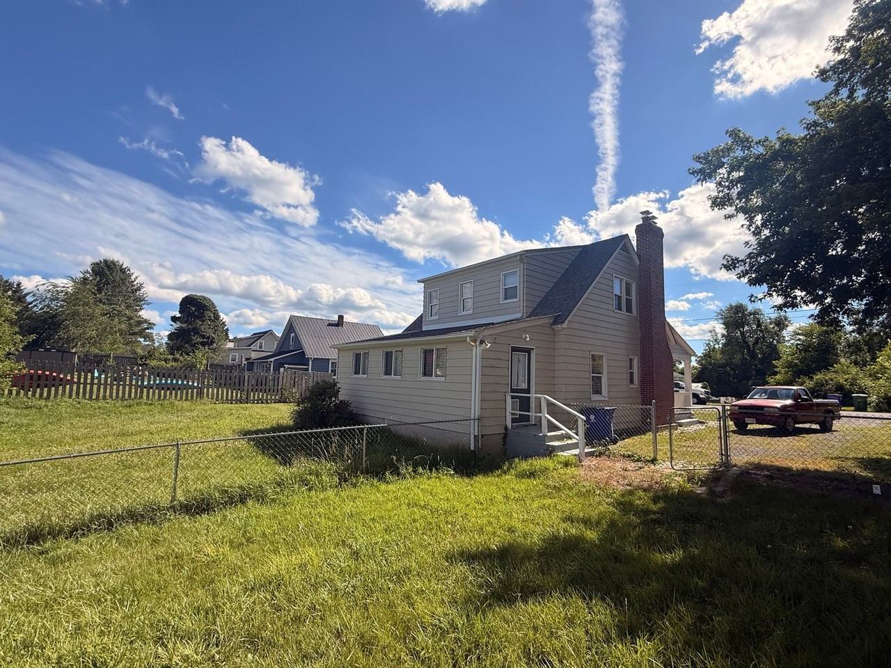 211 Hagan St - Photo 6 of 30