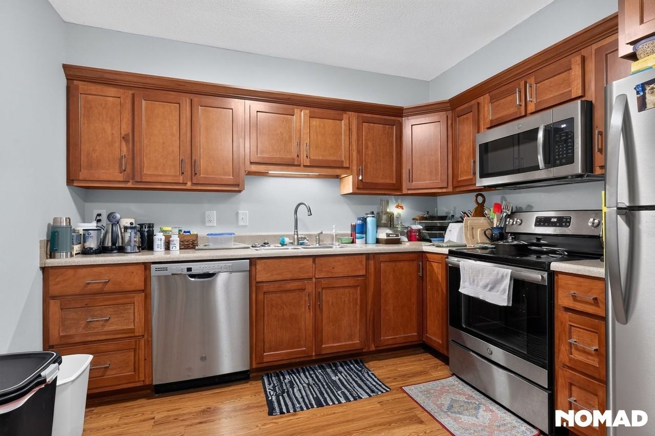 876 College Ave - Photo 2 of 28