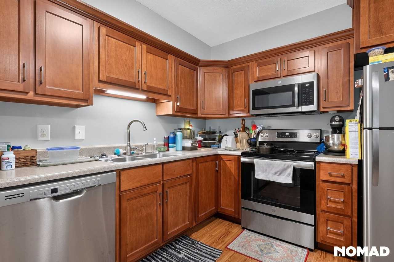 876 College Ave - Photo 3 of 28