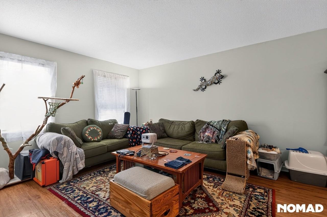 876 College Ave - Photo 6 of 28