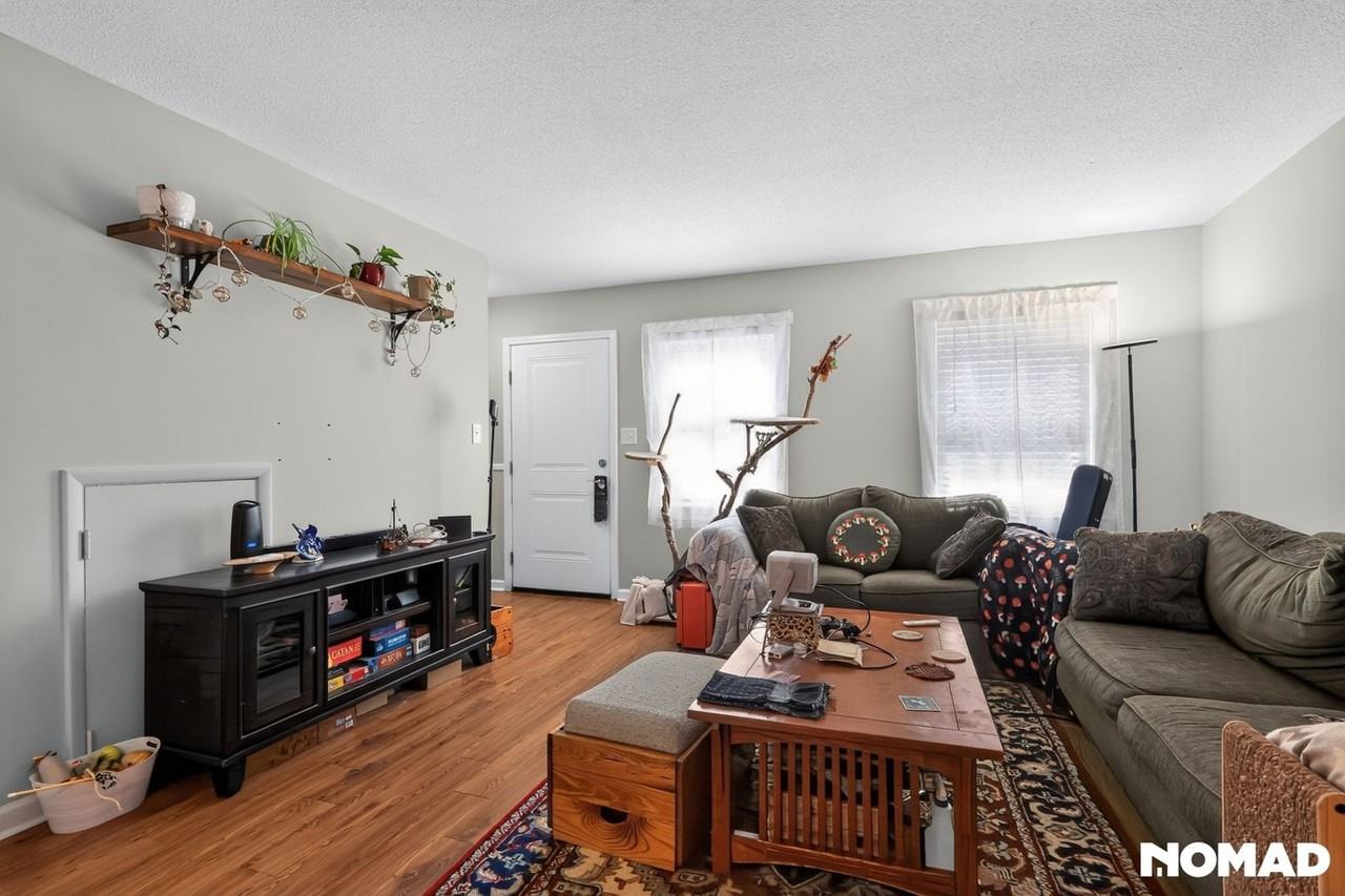 876 College Ave - Photo 7 of 28