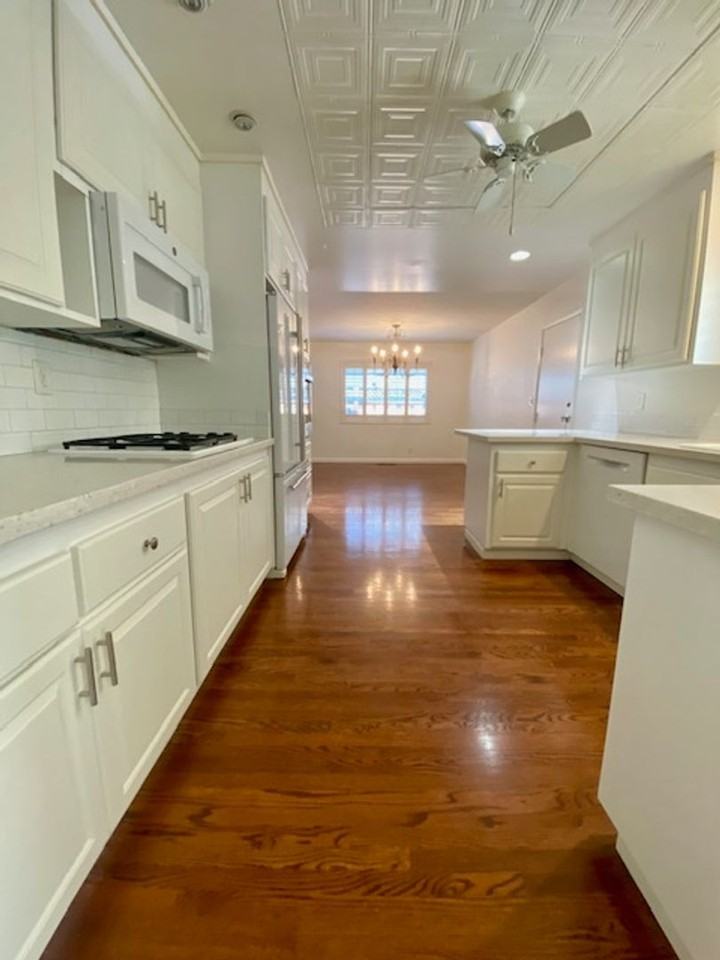 363 Helen Way - Photo 4 of 35