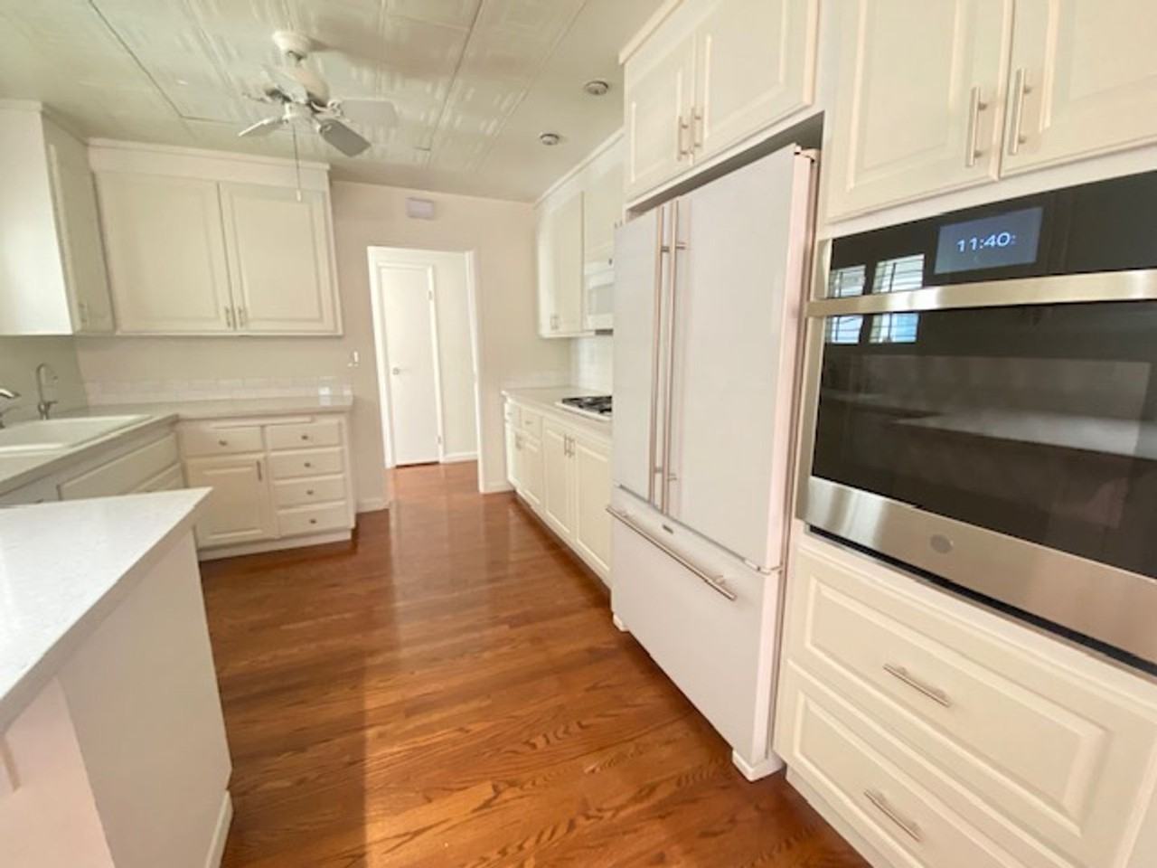 363 Helen Way - Photo 7 of 35