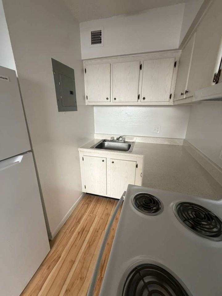 610 NE 1st Ave Ft. Lauderdale, FL 33304 - Photo 3 of 5