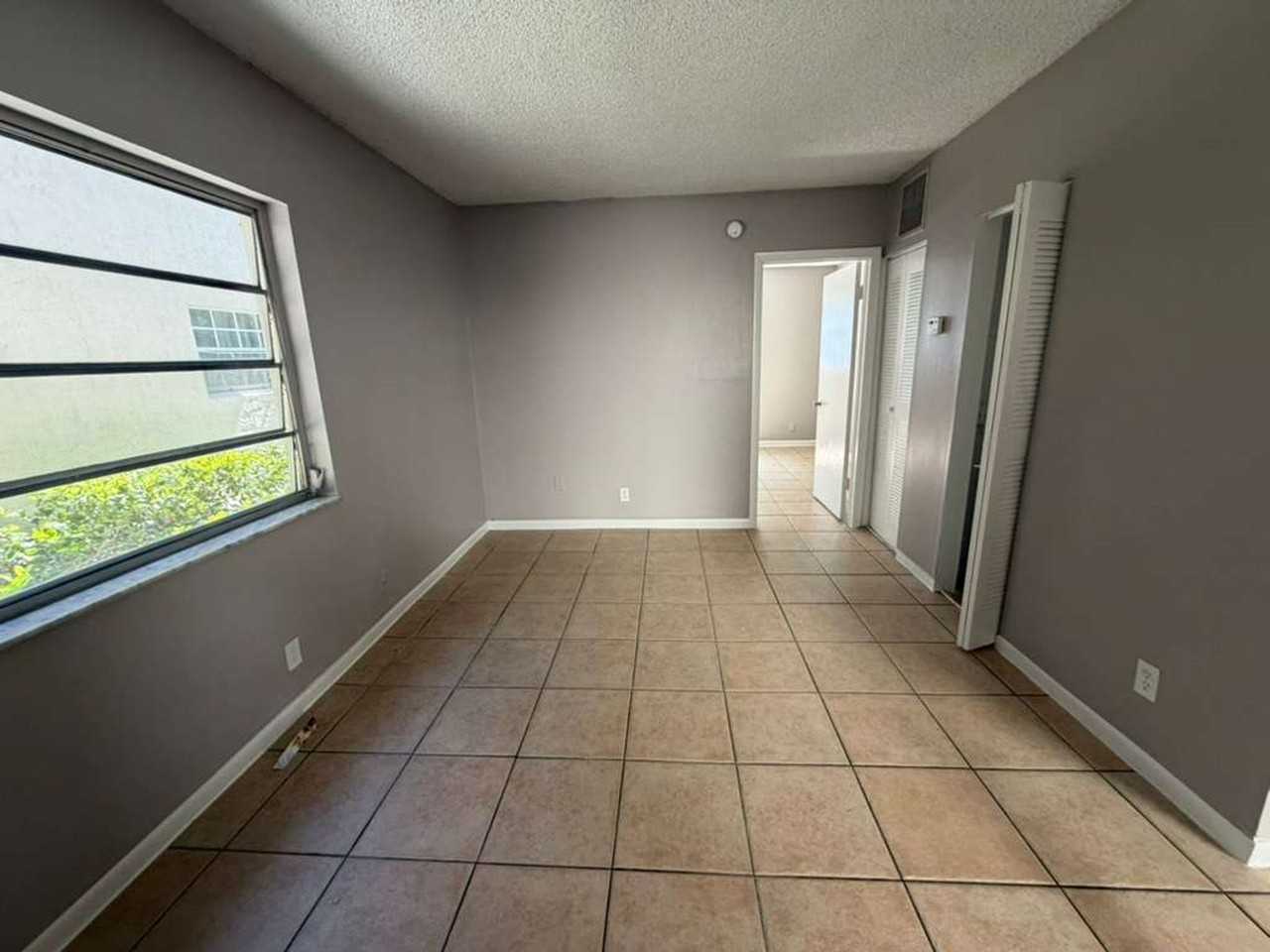 610 NE 1st Ave Ft. Lauderdale, FL 33304 - Photo 4 of 5