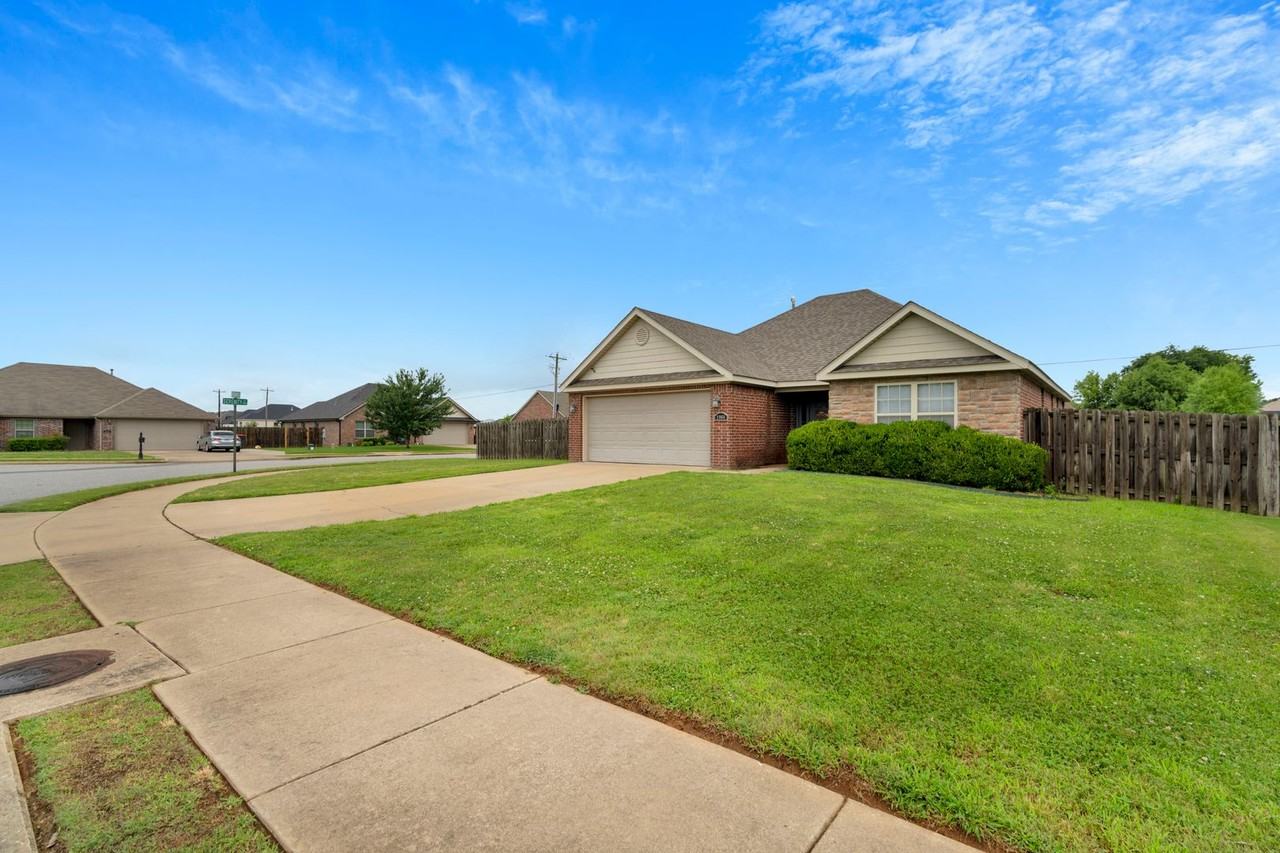 2966 Rosemary Ave