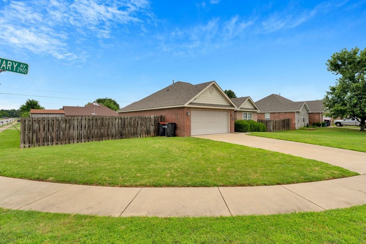 2966 Rosemary Ave - Photo 2 of 22