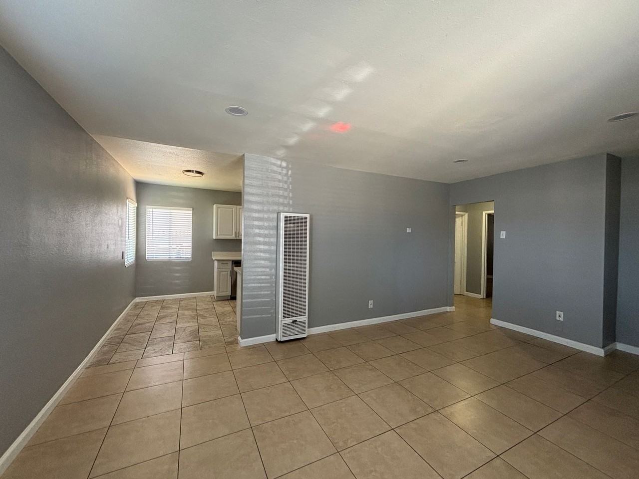 44303 Beech Ave - Photo 3 of 21