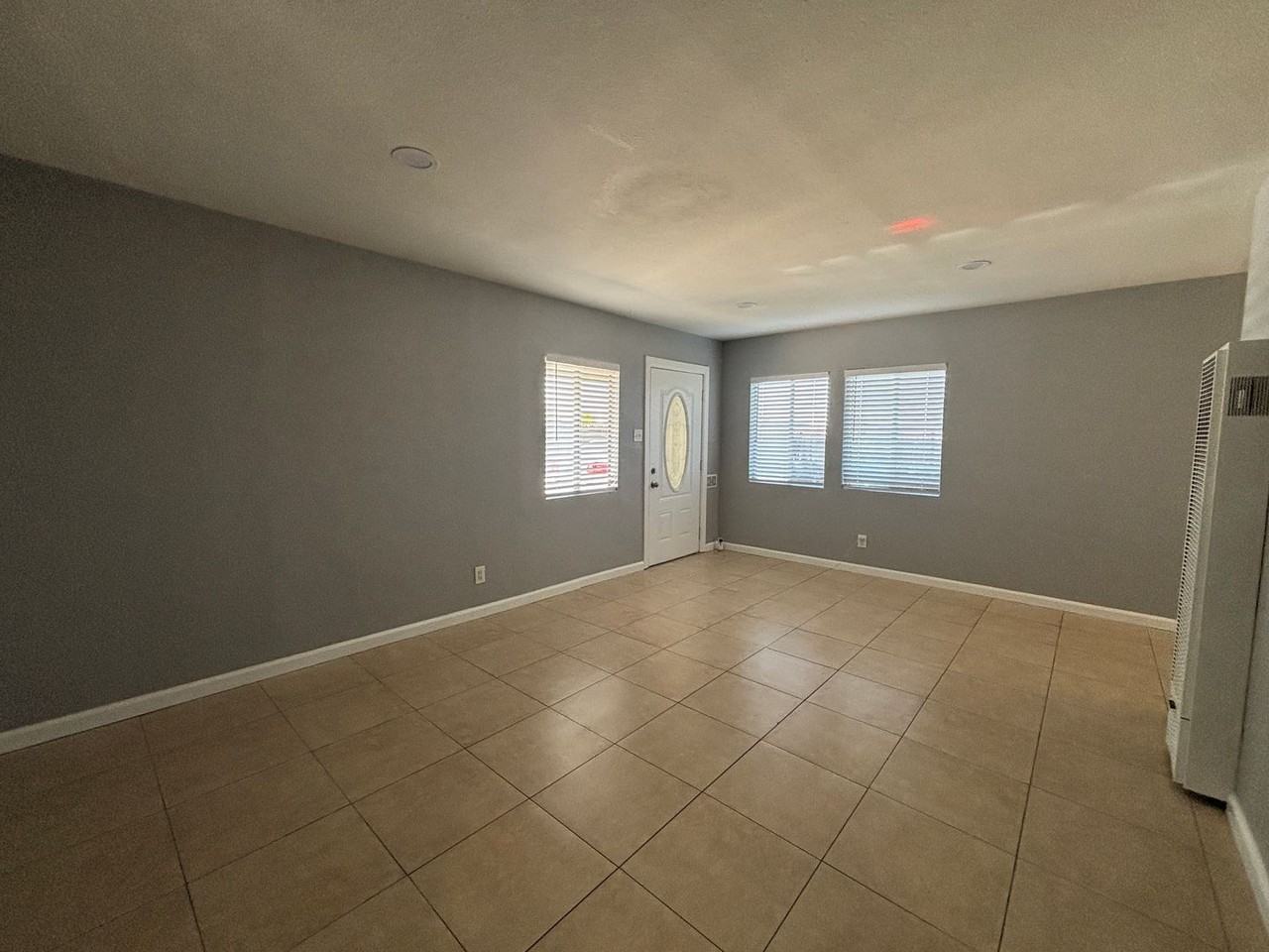 44303 Beech Ave - Photo 4 of 21