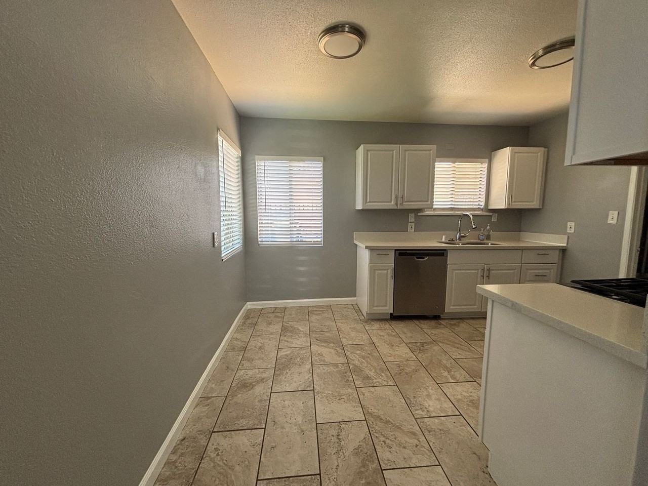 44303 Beech Ave - Photo 7 of 21
