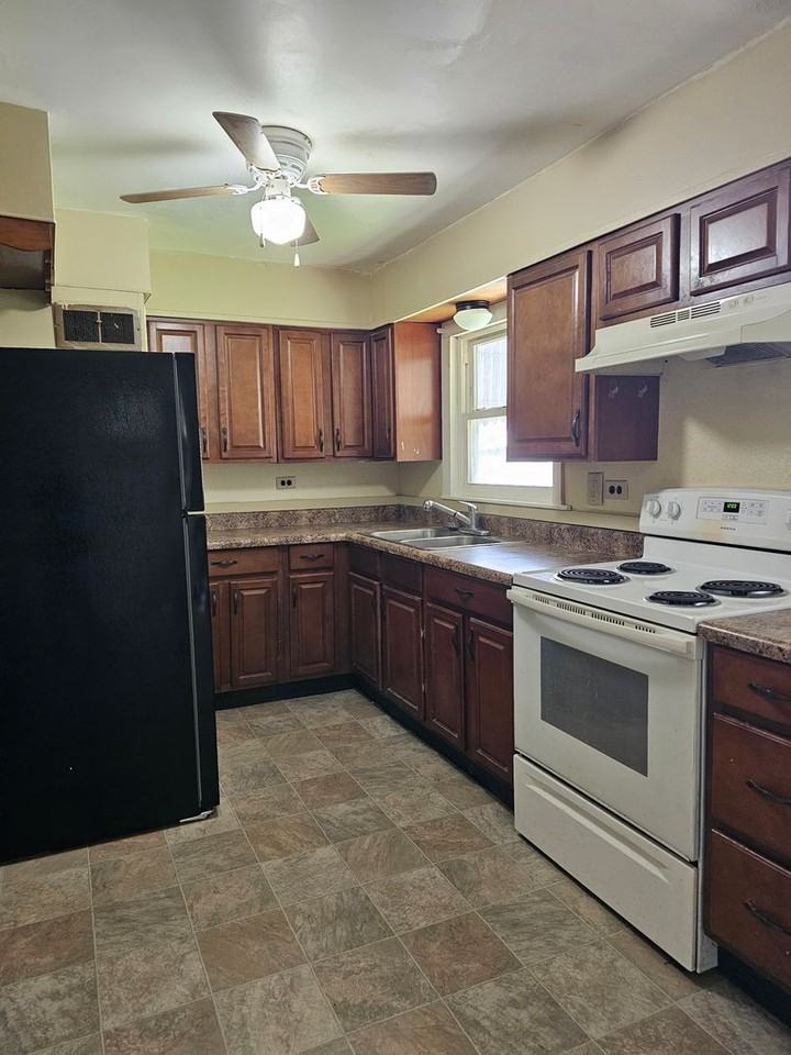 329 Duke St - Photo 4 of 8