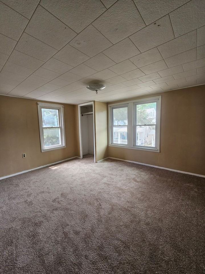 329 Duke St - Photo 5 of 8