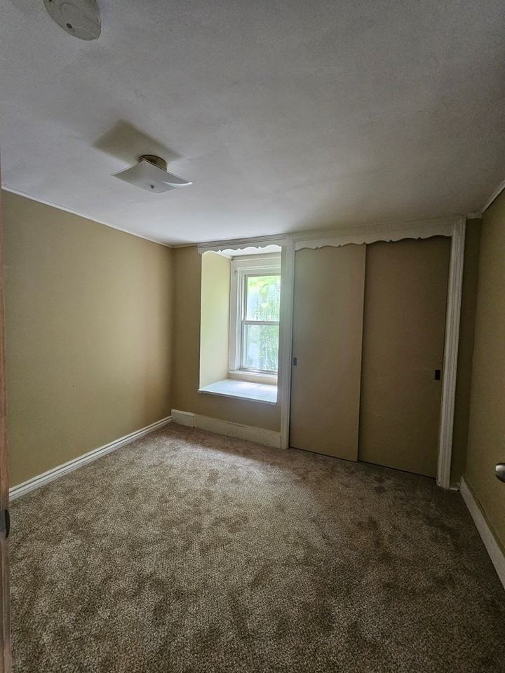 329 Duke St - Photo 6 of 8