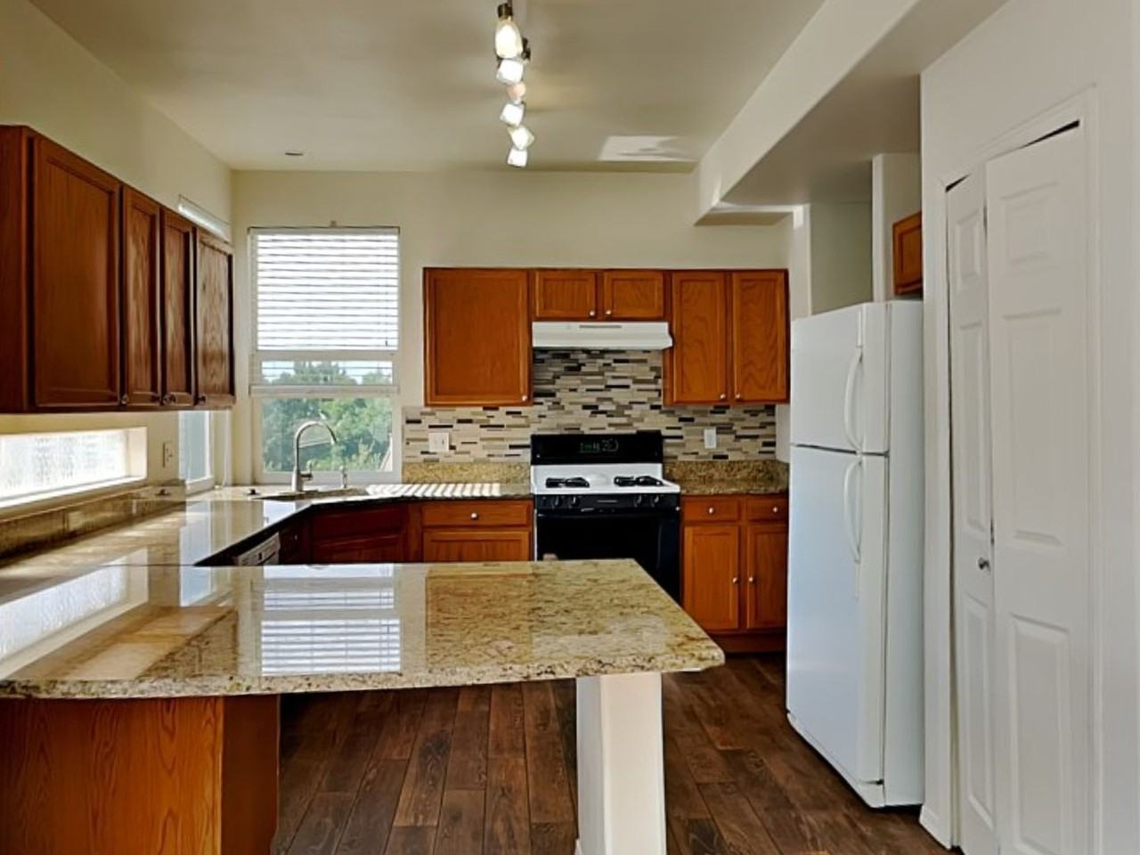 7265 Waterman Way - Photo 3 of 26