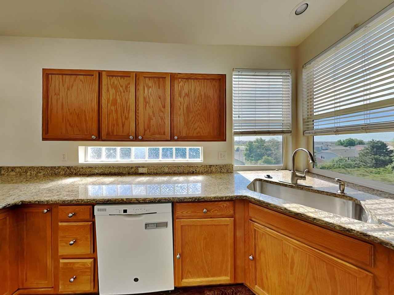 7265 Waterman Way - Photo 6 of 26