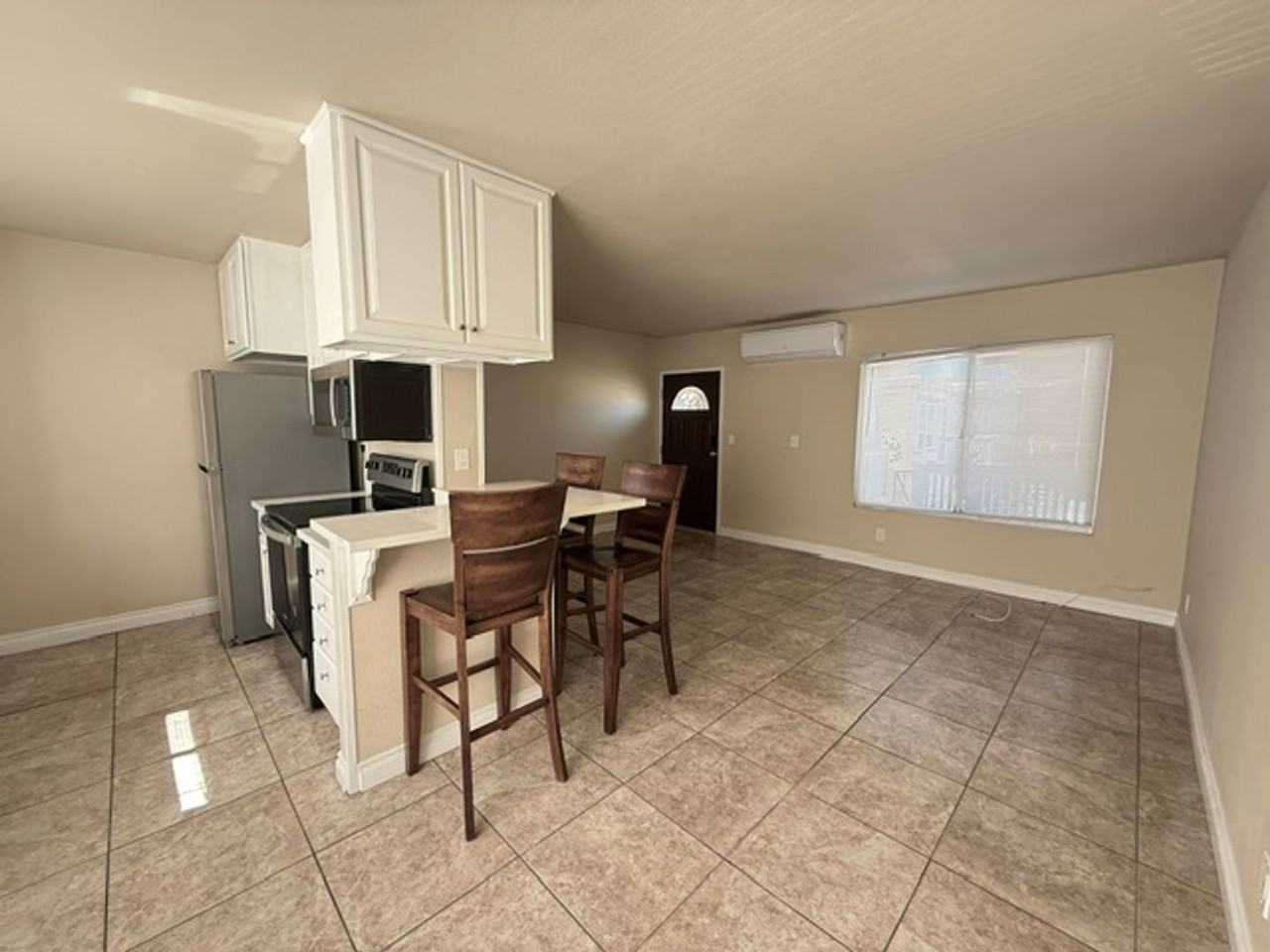 565 Moss St #15 - Photo 2 of 11